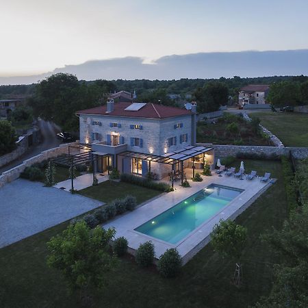 Villa Pi For 8 People In Central Istria With Heated Pool & Large Garden Tinjan Buitenkant foto