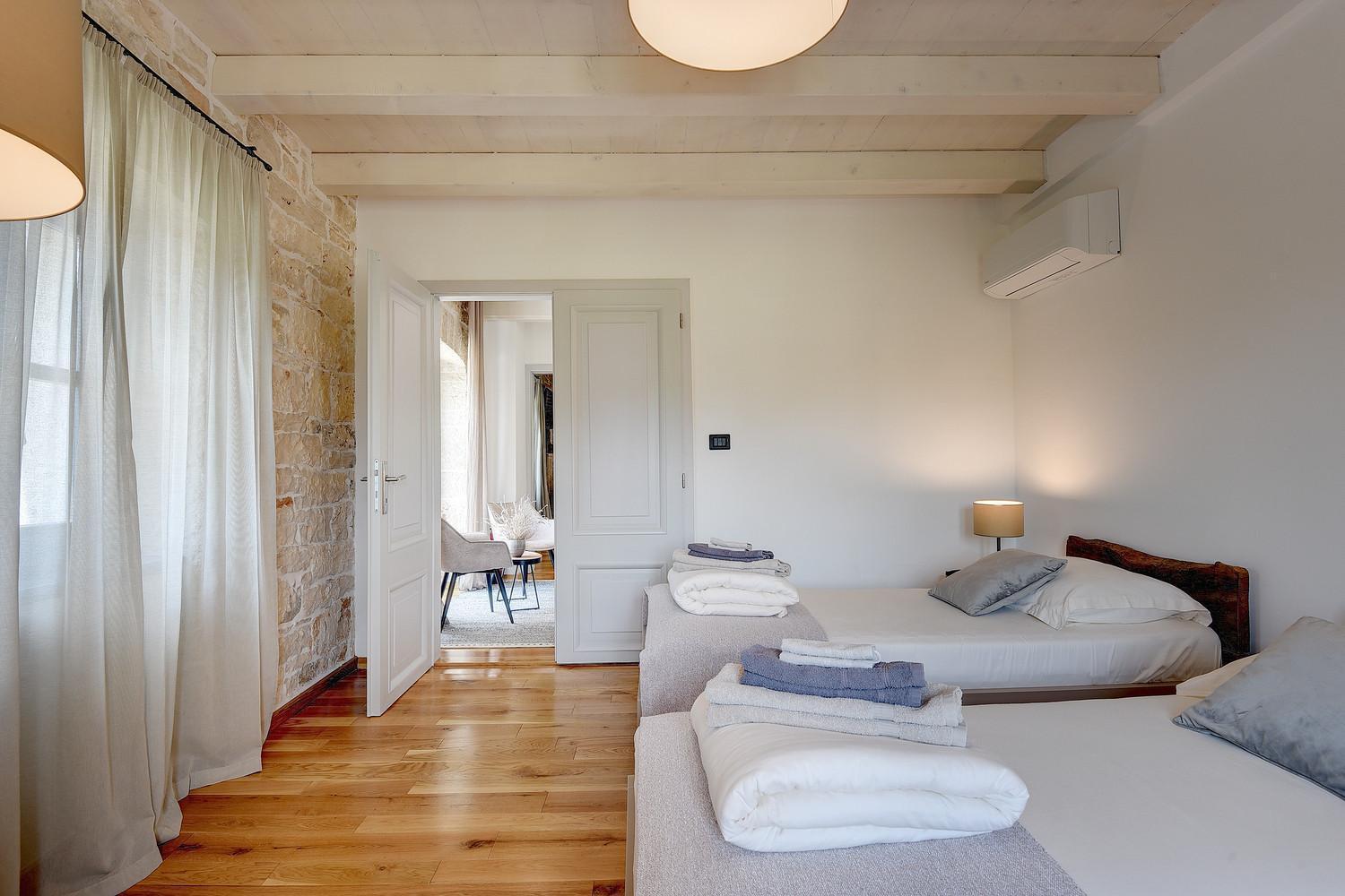 Villa Pi For 8 People In Central Istria With Heated Pool & Large Garden Tinjan Buitenkant foto