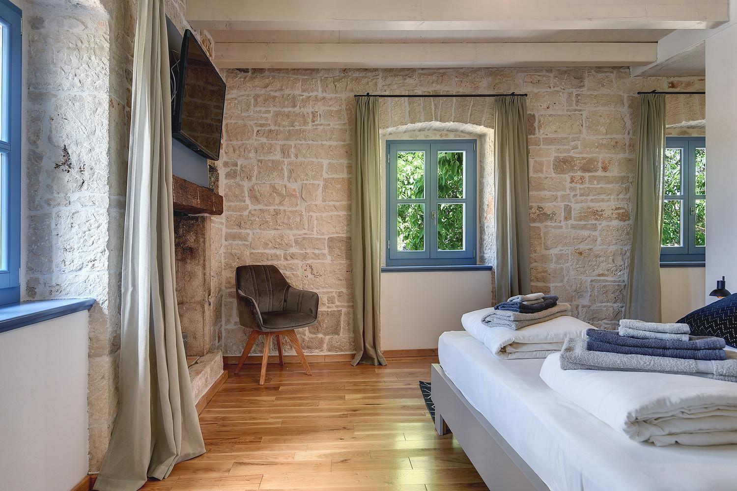 Villa Pi For 8 People In Central Istria With Heated Pool & Large Garden Tinjan Buitenkant foto