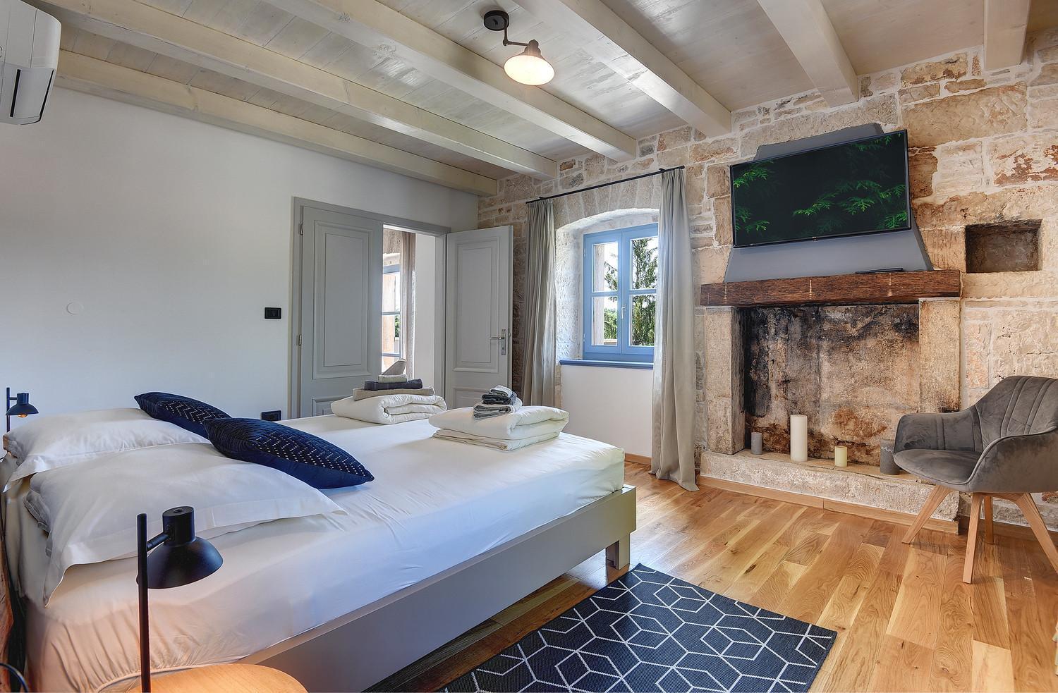 Villa Pi For 8 People In Central Istria With Heated Pool & Large Garden Tinjan Buitenkant foto