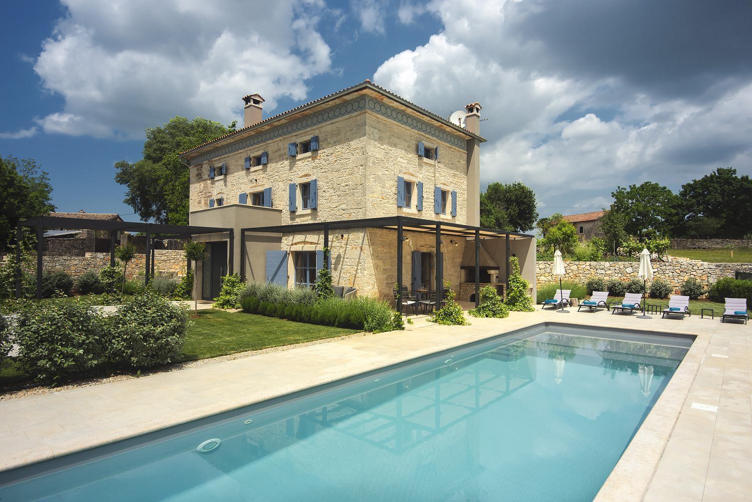 Villa Pi For 8 People In Central Istria With Heated Pool & Large Garden Tinjan Buitenkant foto
